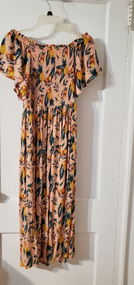 C&C California off shoulder dress. - Picture 4 of 4